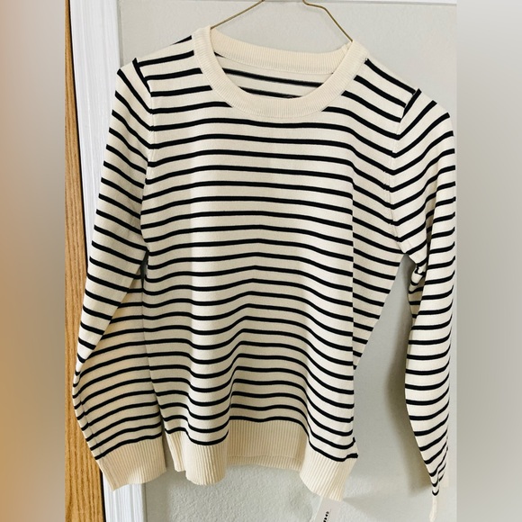 Jing Sweater - Picture 2 of 4